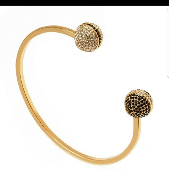 T&J Designs Jewelry - 💦18k Gold plated Czech Grystal Bangle.